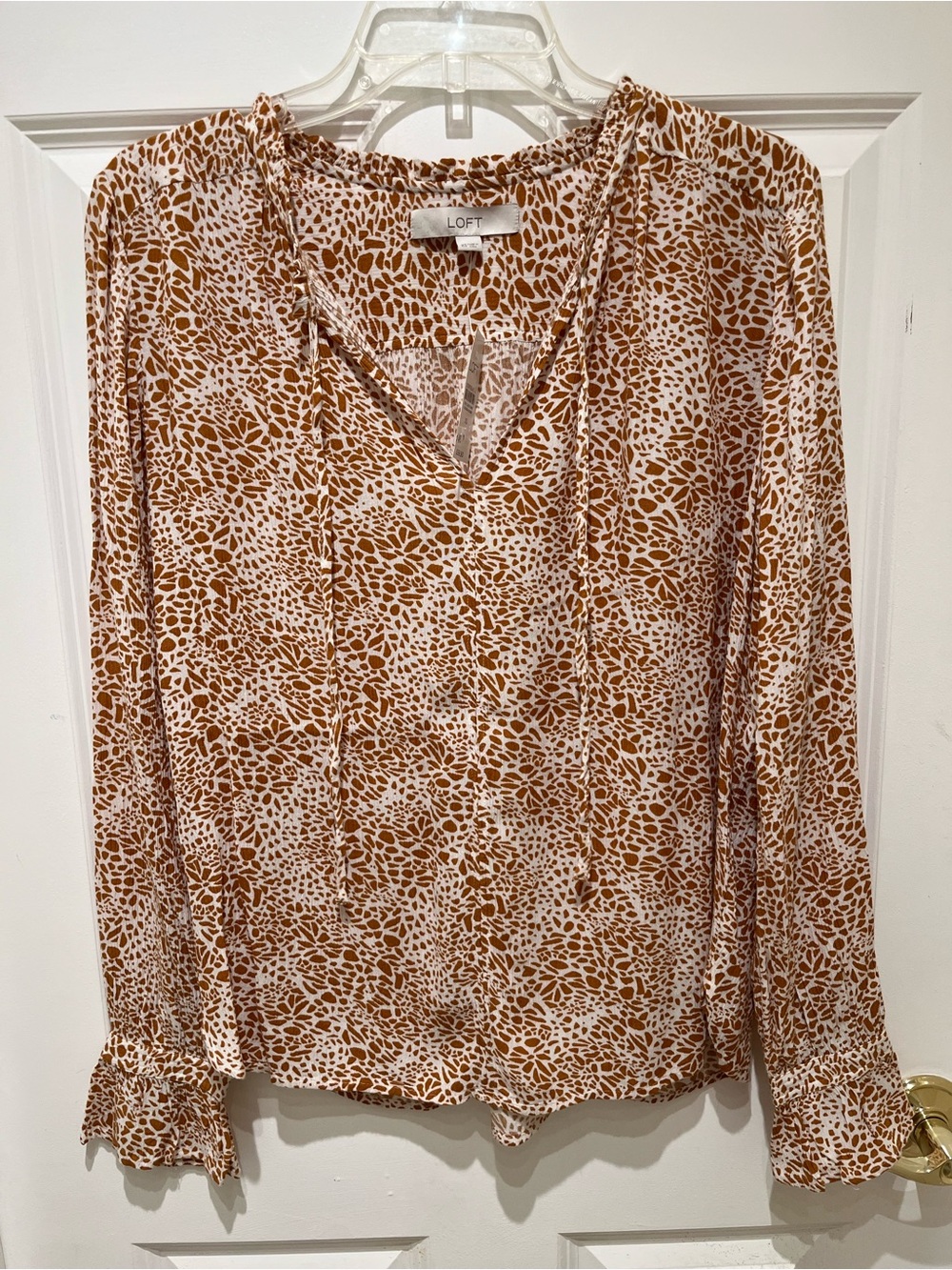 NWT LOFT Cream and Brown Printed V-Neck Long-Sleeve Blouse Size XS